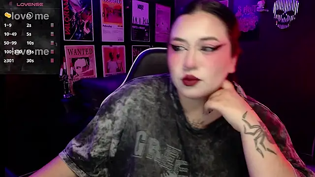 Snapshot of Ravendark_ chatting on 11/06/25, 10:32 Ravendark online show from 11/06/25, 10:32