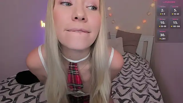 Snapshot of DanaCandy chatting on 03/22/25, 10:26 DanaCandy online show from 03/22/25, 10:26
