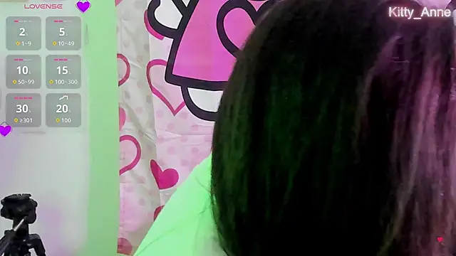 Snapshot of Kitty_Anne chatting on 10/07/25, 01:03 Kitty Anne online show from 10/07/25, 01:03