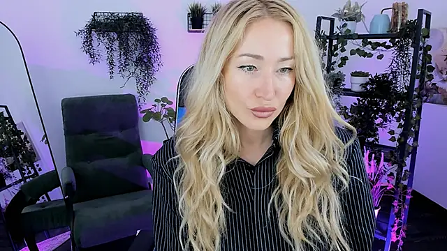 AstraMonroe online show from 04/10/26, 04:17