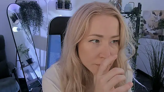 AstraMonroe online show from 05/13/26, 07:28