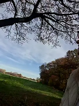 Snapshot of HotWifeLyn68 chatting on 11/06/25, 11:44 HotWifeLyn68 online show from 11/06/25, 11:44