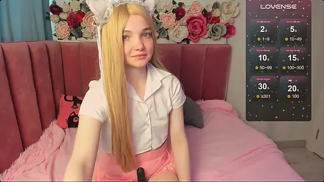 AnimeAlica18 online show from 10/19/25, 02:23