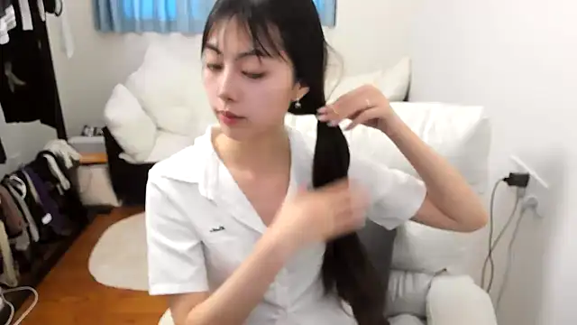 xuannv0000 online show from 09/25/25, 08:29