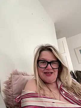 SuzieSub online show from 03/04/26, 08:53