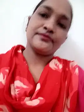 Snapshot of Hotty-couple063 chatting on 10/31/25, 11:00 Hotty-couple063 online show from 10/31/25, 11:00