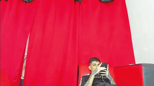 extreme hot crazy online show from 12/15/25, 04:39