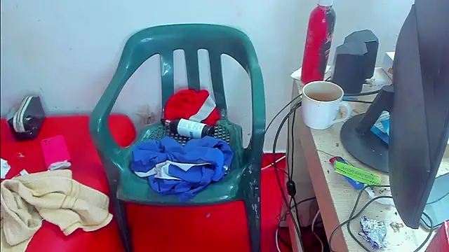 Snapshot of extreme_hot_crazy chatting on 12/17/25, 05:19 extreme hot crazy online show from 12/17/25, 05:19