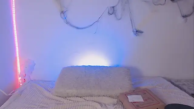 Lia  1 online show from 10/18/25, 08:42