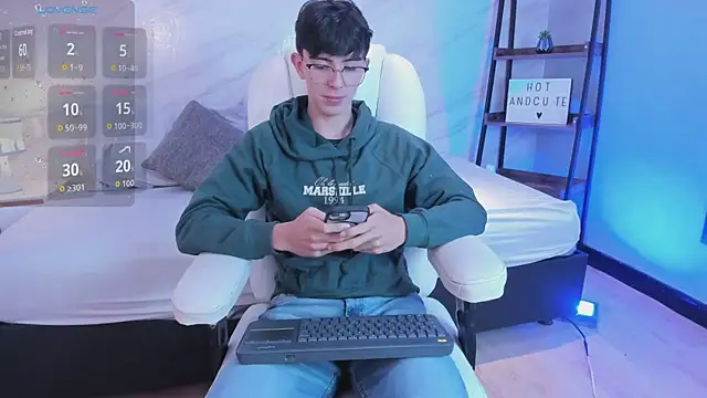 Snapshot of mathias_saenz chatting on 11/22/25, 01:21 mathias saenz online show from 11/22/25, 01:21