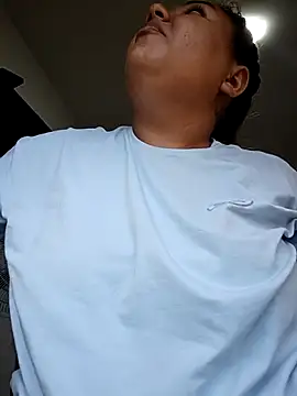 Snapshot of Luzky chatting on 11/27/25, 02:41 Luzky online show from 11/27/25, 02:41