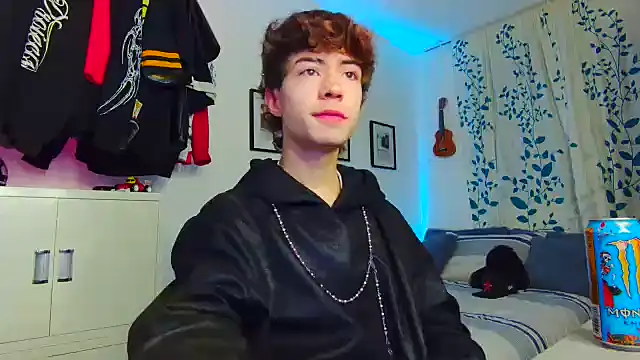 Snapshot of Tonerii chatting on 09/14/25, 12:21 Tonerii online show from 09/14/25, 12:21