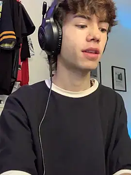 Snapshot of Tonerii chatting on 09/15/25, 01:16 Tonerii online show from 09/15/25, 01:16