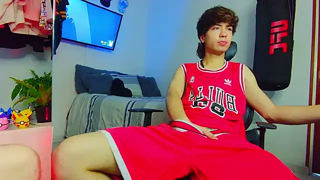 Snapshot of Tonerii chatting on 10/08/25, 12:08 Tonerii online show from 10/08/25, 12:08