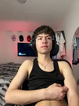 Snapshot of Tonerii chatting on 10/19/25, 03:18 Tonerii online show from 10/19/25, 03:18