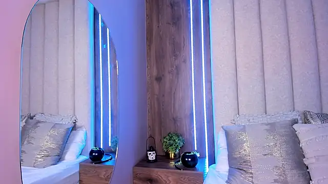 LucySalvatore  online show from 11/01/25, 11:40