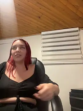 Snapshot of Karen18_boobs chatting on 09/12/25, 03:28 Karen18 boobs online show from 09/12/25, 03:28