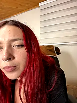 Snapshot of Karen18_boobs chatting on 10/10/25, 01:04 Karen18 boobs online show from 10/10/25, 01:04