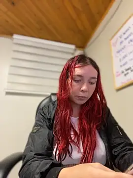 Snapshot of Karen18_boobs chatting on 10/28/25, 01:31 Karen18 boobs online show from 10/28/25, 01:31