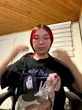 Snapshot of Karen18_boobs chatting on 10/29/25, 01:30 Karen18 boobs online show from 10/29/25, 01:30