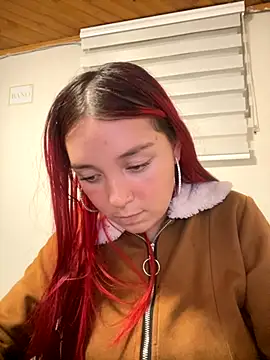 Snapshot of Karen18_boobs chatting on 10/30/25, 01:07 Karen18 boobs online show from 10/30/25, 01:07