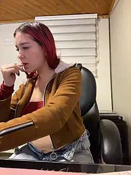 Snapshot of Karen18_boobs chatting on 11/07/25, 01:38 Karen18 boobs online show from 11/07/25, 01:38