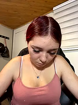 Snapshot of Karen18_boobs chatting on 11/27/25, 01:51 Karen18 boobs online show from 11/27/25, 01:51