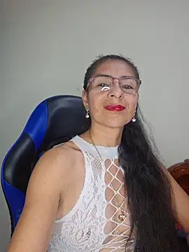 Snapshot of Natasha_50 chatting on 12/15/25, 10:14 Natasha 50 online show from 12/15/25, 10:14