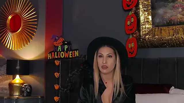 VickiSpice online show from 10/31/25, 07:59