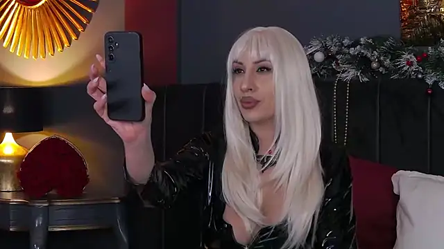 Snapshot of VickiSpice chatting on 12/18/25, 08:04 VickiSpice online show from 12/18/25, 08:04