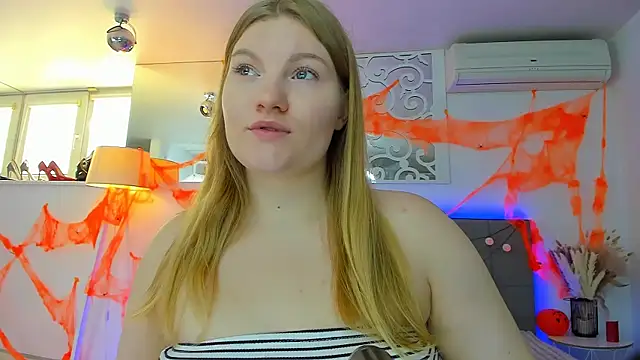 Snapshot of AshleyJoness chatting on 10/30/25, 06:04 AshleyJoness online show from 10/30/25, 06:04