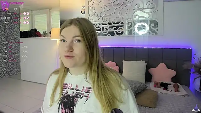 Snapshot of AshleyJoness chatting on 11/18/25, 05:45 AshleyJoness online show from 11/18/25, 05:45