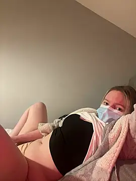 hazel wood21 online show from 02/24/26, 07:23