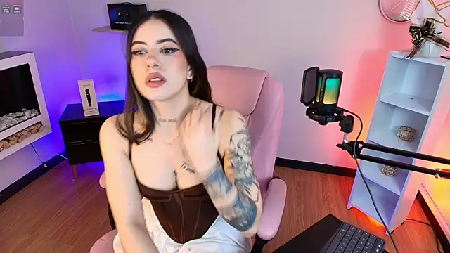 Alice Vixen online show from 11/17/25, 03:18