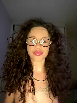 Snapshot of JhenneRouge chatting on 11/06/25, 01:17 JhenneRouge online show from 11/06/25, 01:17