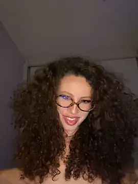 Snapshot of JhenneRouge chatting on 11/07/25, 01:27 JhenneRouge online show from 11/07/25, 01:27