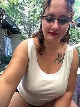 Snapshot of XADICTIVEX chatting on 11/21/25, 11:42 XADICTIVEX online show from 11/21/25, 11:42