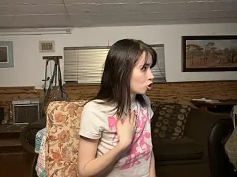 Snapshot of the_holy_t chatting on 10/26/25, 07:20 the holy t online show from 10/26/25, 07:20