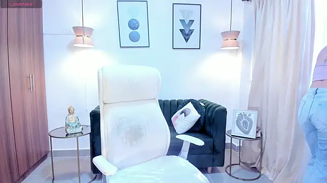 Brandy priscot online show from 11/23/25, 11:43