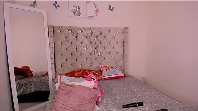 Snapshot of bonniebakerz1 chatting on 11/18/25, 09:30 bonniebakerz1 online show from 11/18/25, 09:30