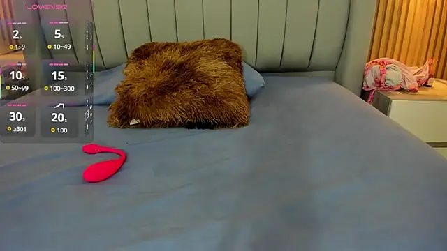 AURORAMARTIN2 online show from 11/21/25, 07:56