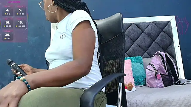 Snapshot of ebony__jheim chatting on 10/02/25, 12:01 ebony jheim online show from 10/02/25, 12:01