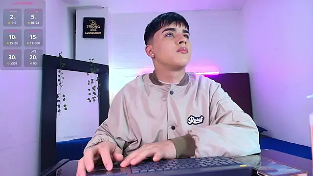 Snapshot of Lucass_love chatting on 10/02/25, 01:18 Lucass love online show from 10/02/25, 01:18