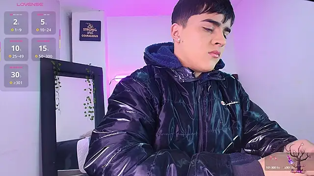 Snapshot of Lucass_love chatting on 10/15/25, 01:22 Lucass love online show from 10/15/25, 01:22