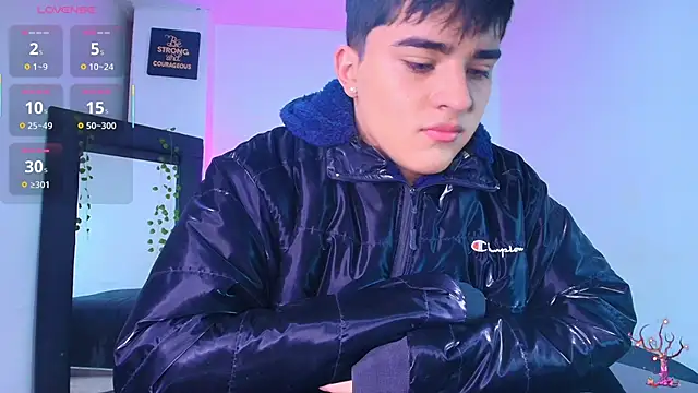 Snapshot of Lucass_love chatting on 10/16/25, 01:23 Lucass love online show from 10/16/25, 01:23