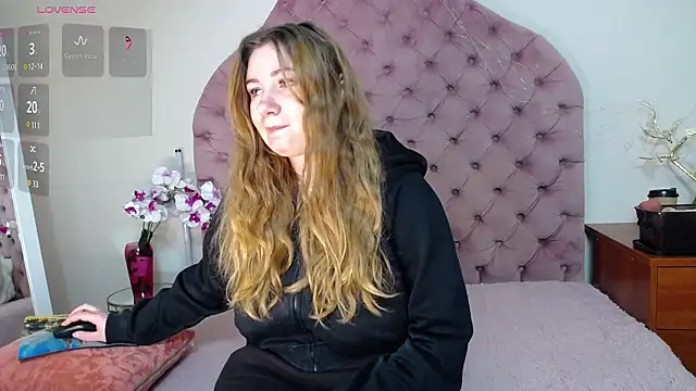 Snapshot of _Agata_ chatting on 01/18/26, 07:01 Agata online show from 01/18/26, 07:01