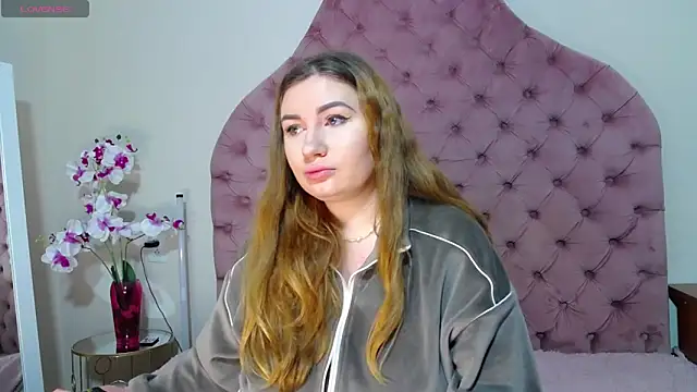 Snapshot of _Agata_ chatting on 02/08/26, 08:18 Agata online show from 02/08/26, 08:18