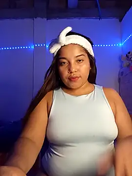 Snapshot of angelHeath13 chatting on 10/19/25, 06:25 angelHeath13 online show from 10/19/25, 06:25