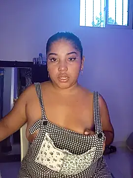 Snapshot of angelHeath13 chatting on 10/26/25, 10:36 angelHeath13 online show from 10/26/25, 10:36