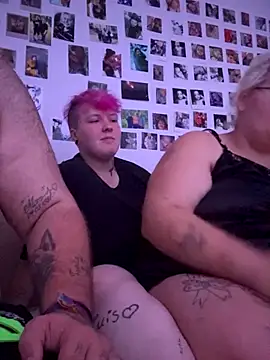 Snapshot of mrandmrsdarkside chatting on 10/10/25, 08:52 mrandmrsdarkside online show from 10/10/25, 08:52